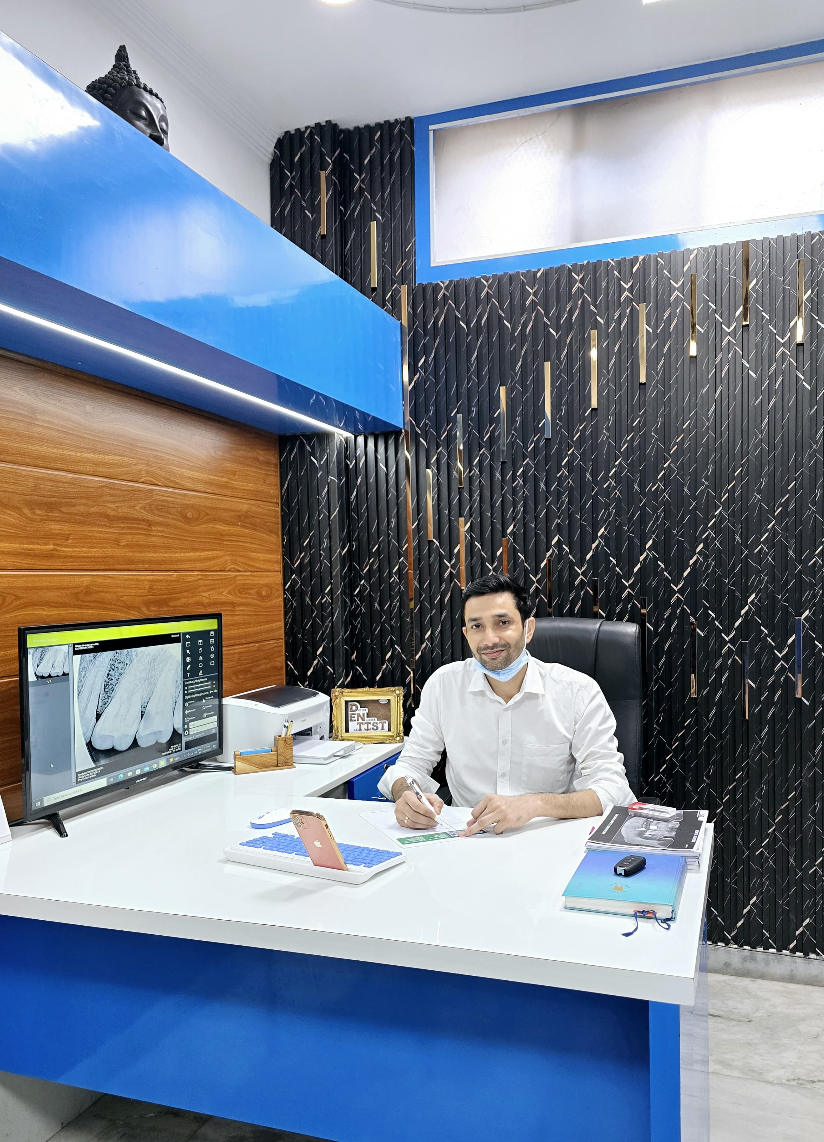 Dr. Avneesh kr. Sharma- Best Dentist in Mayur Vihar